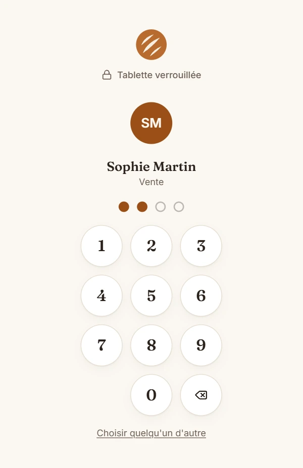 Tablette verrouillée : Sophie, à la vente, tape son code personnel à quatre chiffres pour prendre la tablette